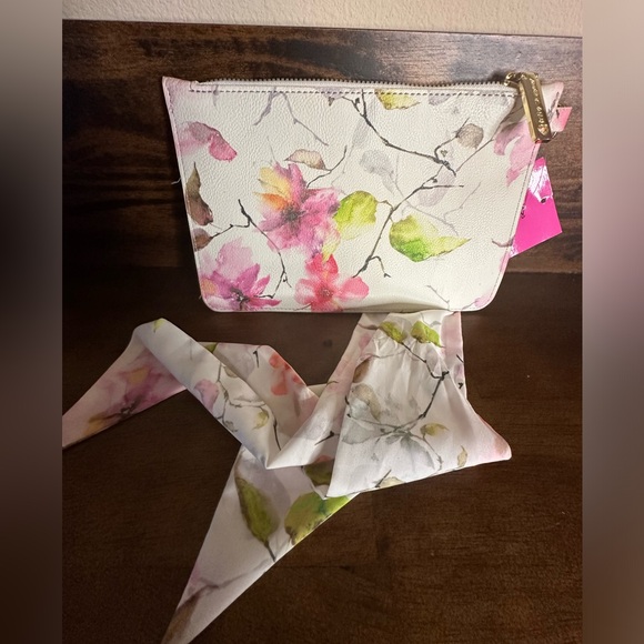 Betsey Johnson NWT Wallet Wristlet & Scarf - Picture 4 of 5